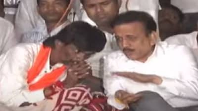 Maharashtra Marathi News | मंत्री गिरीश महाजन जालन्यातील आंदोलनस्थळी, उपोषण सोडावं, सरकारचा प्रस्ताव