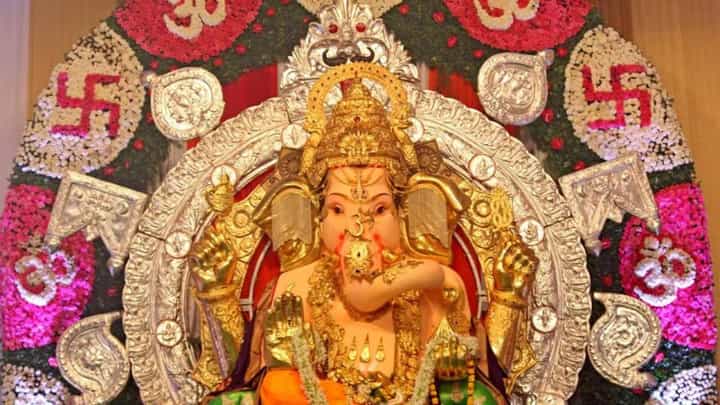 Ganesh Chaturthi 2023 | मुंबईतील सर्वात श्रीमंत GSB गणपतीला 'इतक्या' कोटींचे विमा कवच Ganesh Chaturthi 2023 | मुंबईतील सर्वात श्रीमंत GSB गणपतीला 'इतक्या' कोटींचे विमा कवच