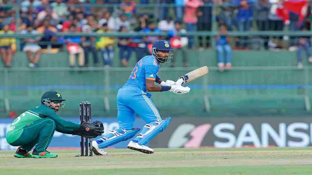 Hardik Pandya | परिस्थिती गंभीर, हार्दिक पंड्या खंबीर, पाकिस्तान विरुद्ध अर्धशतक