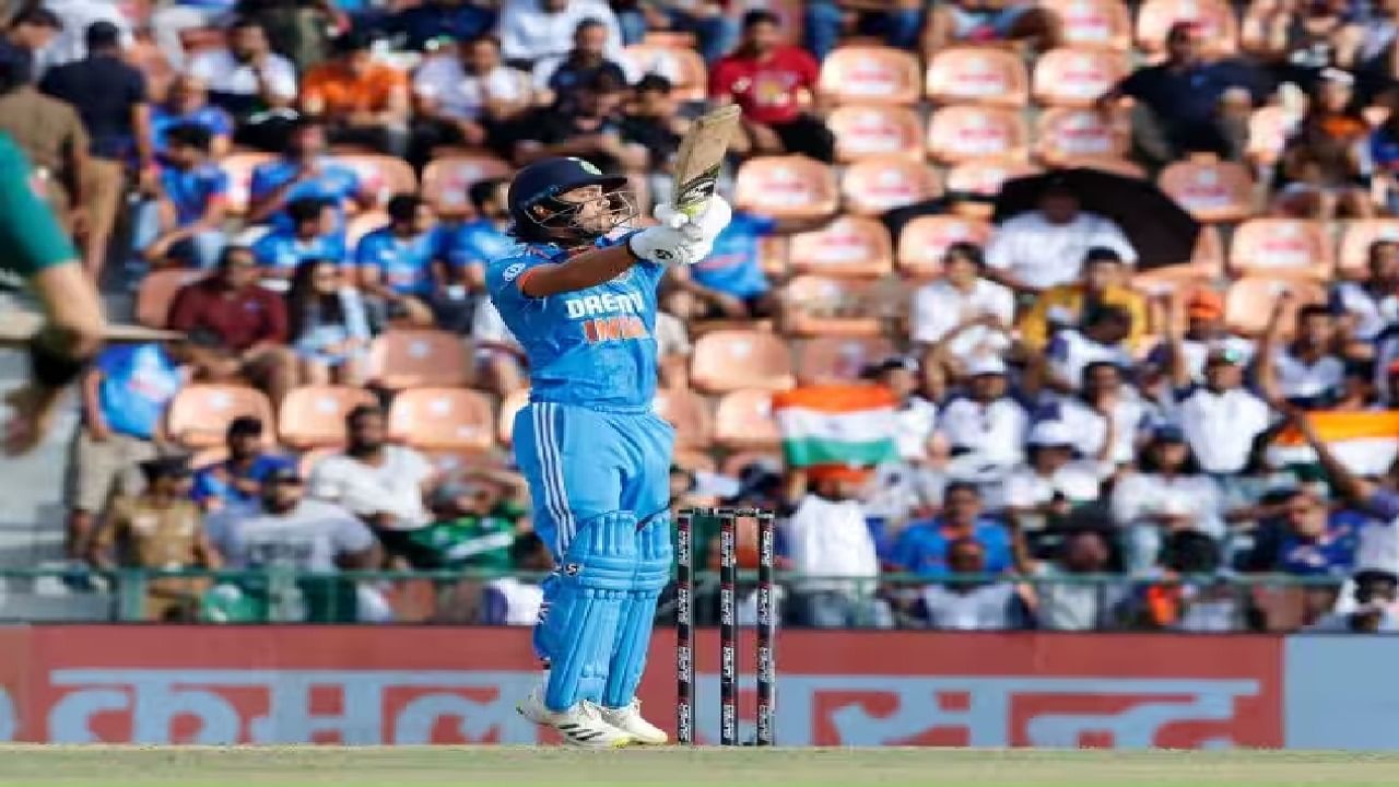 ईशान याने पाकिस्तान विरुद्ध हार्दिकसोबत शतकी भागीदारी केली होती. ईशानने 82 धावा केल्या होत्या. आता ईशानला संधी मिळाल्यास धमाका करु शकतो.