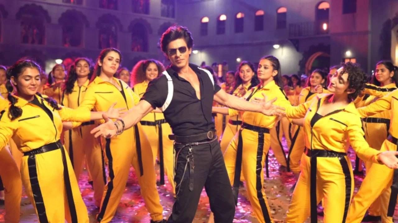 Shah Rukh Khan | 'जवान'च्या सेटवर शाहरुखच्या या अभिनेत्रीला झाला अपघात, पेनकिलर्स घेऊन.. Shah Rukh Khan | 'जवान'च्या सेटवर शाहरुखच्या या अभिनेत्रीला झाला अपघात, पेनकिलर्स घेऊन..