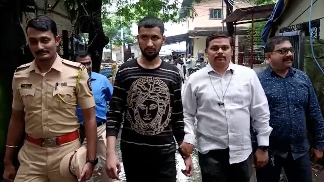 Kalyan Crime | कंबरेला गावठी कट्टा, बुलेटवर फिरुन दहशत, अखेर पापाचा घडा भरला, पोलिसांनी आवळल्या मुसक्या