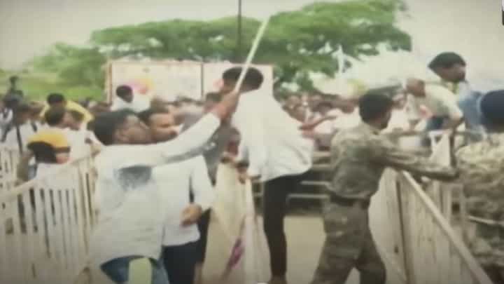 Kolhapur 'गोकुळ'ची सभा अन् वादाची परंपरा कायम, पाटील-महाडिक आमने-सामने, नेमकं काय घडलं? Kolhapur 'गोकुळ'ची सभा अन् वादाची परंपरा कायम, पाटील-महाडिक आमने-सामने, नेमकं काय घडलं?