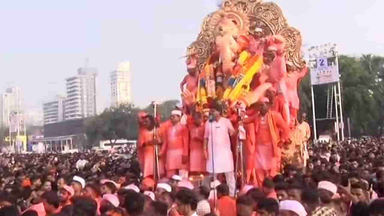 Lalbaugcha Raja Visarjan 2023 | ही शान कोणाची लालबागच्या राजाची चौपाटीवरील खास PHOTOS