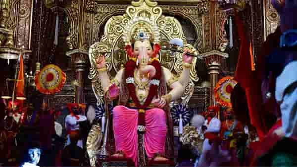Ganesh Chaturthi 2023 : रात्री १२ वाजेपासून लालबागच्या राजाचे मुखदर्शन होणार बंद, तर चरण स्पर्शाची रांगही बंद; पण का?