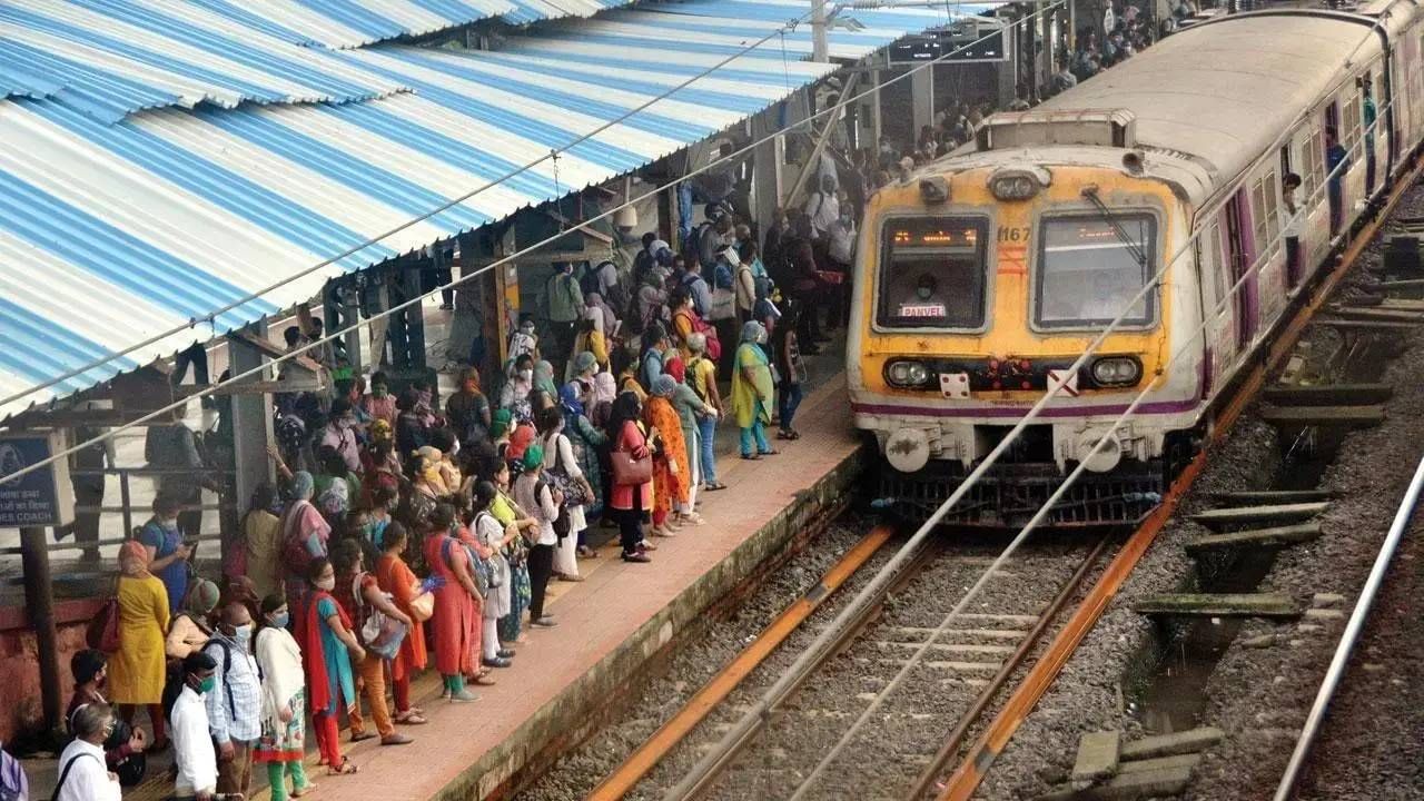 Mumbai Local | मुंबईकडे येणारी मध्य रेल्वेची वाहतूक विस्कळीत, कोणत्या स्थानकात मालगाडीचं इंजिन फेल?