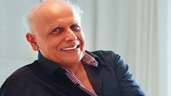 महेश भट्ट यांच्या खासगी आणि प्रोफेशनल आयुष्यात अनेक चढ - उतार आले. पण जेव्हा महेश भट्ट यांना पत्नी सोनी राजदान यांची साथ मिळाली. तेव्हा त्यांनी स्वतःला सावरण्याचा प्रयत्न केला. एका मुलाखतीत खुद्द महेश भट्ट यांनी सोनी राजदान यांच्यासोबत असलेल्या नात्याबद्दल सांगितलं.