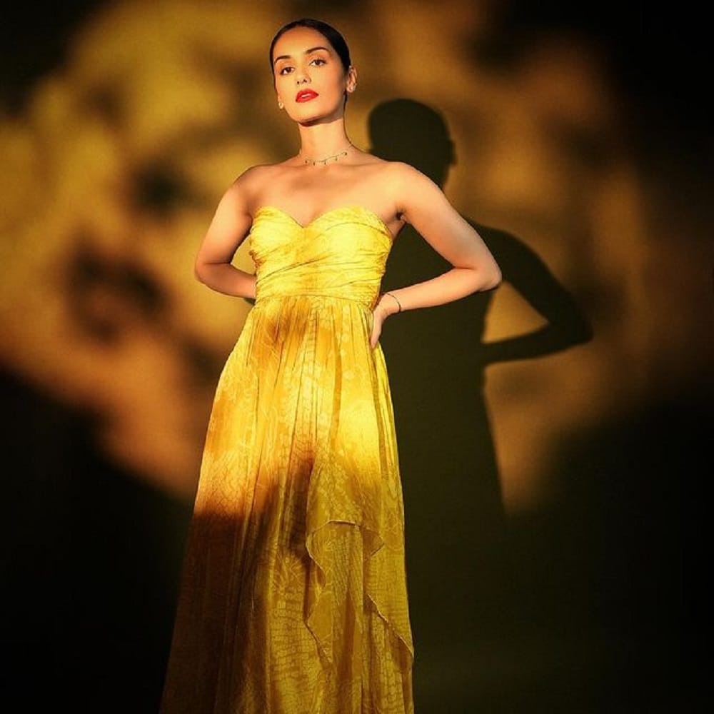 अभिनेत्री मानुषी छिल्लर हिने बॉलिवूडमध्ये देखील पदार्पण केलं. पण अभिनेत्री अद्याप बॉलिवूडची अव्वल अभिनेत्री म्हणून स्वतःचं स्थान पक्क करू शकलेली नाही. पण ‘मिस वर्ल्ड’चा किताब जिंकल्यामुळे अभिनेत्रीने तिच्या लोकप्रियता  फार मोठी आहे. 