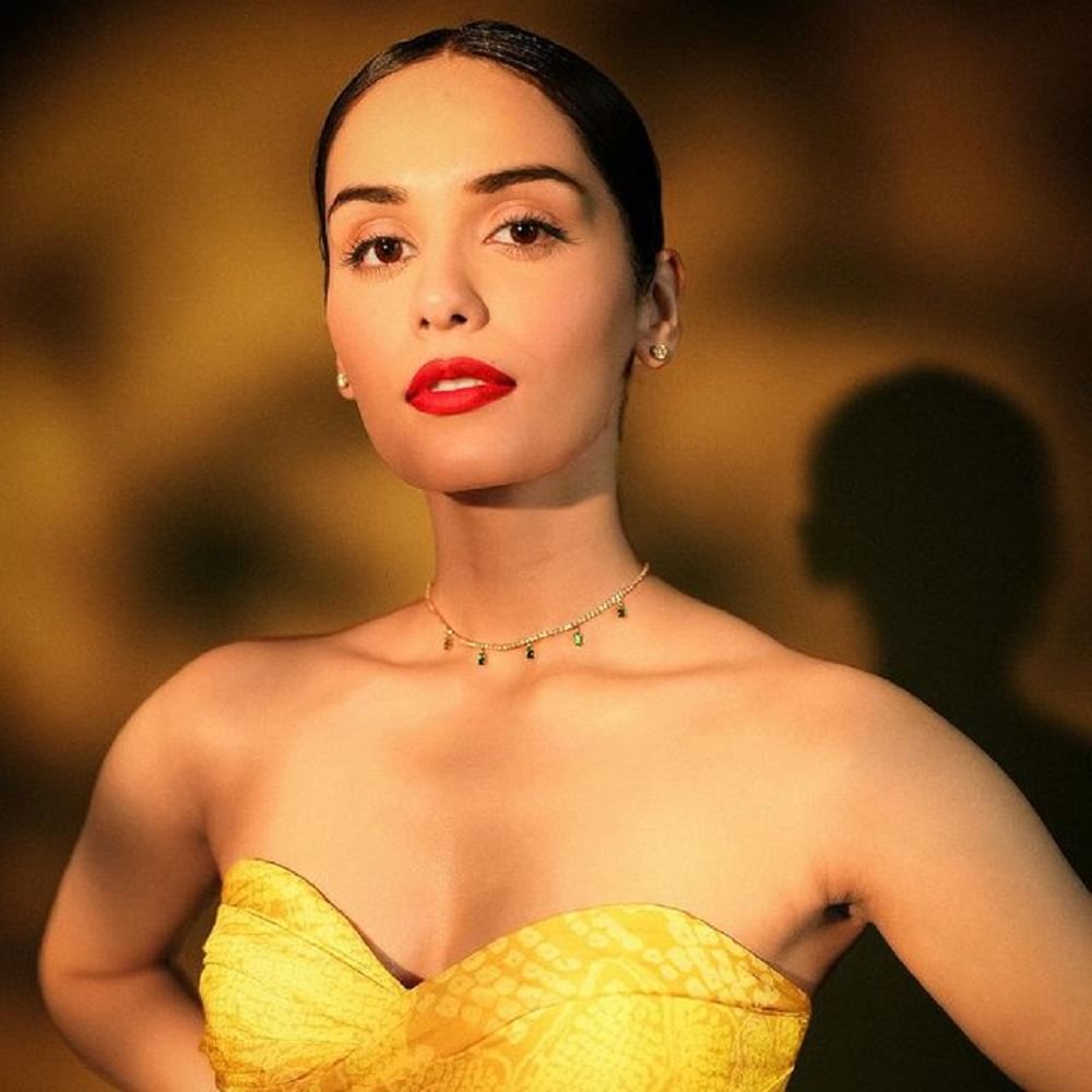  सोशल मीडियावर सर्वत्र फक्त आणि फक्त मानुषी छिल्लर हिच्या फोटोंची चर्चा रंगलेली आहे. सोशल मीडियावर तिच्या चाहत्यांची संख्या देखील फार मोठी आहे.