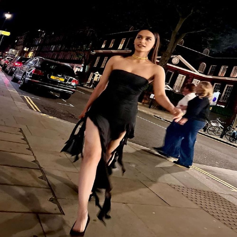 ‘मिस वर्ल्ड’चा किताब जिंकलेली मॉडेल आणि अभिनेत्री मानुषी छिल्लर (Manushi Chhillar) कायम तिच्या खासगी आयुष्यामुळे चर्चेत असते. पण आता मानुषी तिच्या घायाळ अदामुळे चर्चेत आला आहे.