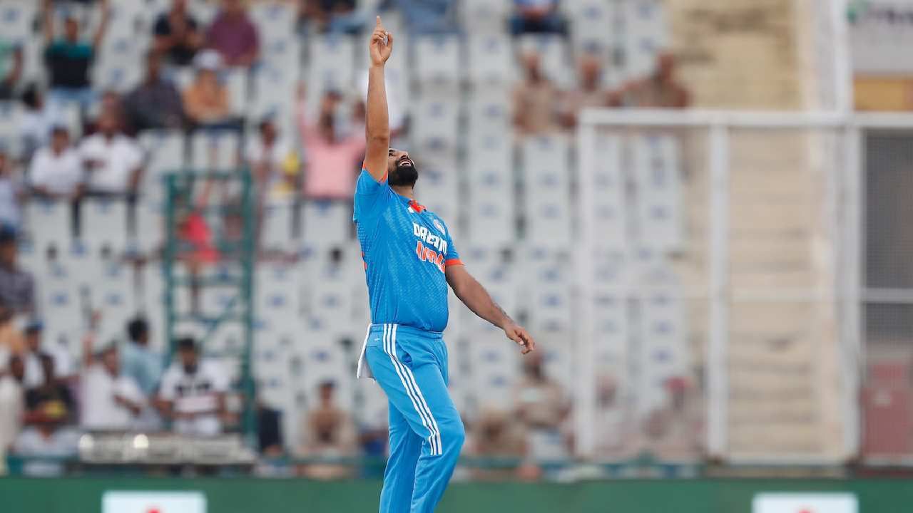 IND vs AUS : 'तुम्ही एसीत बसता आणि मी...', मोहम्मद शमीने समालोचकाला दिलं तोडीस तोड उत्तर