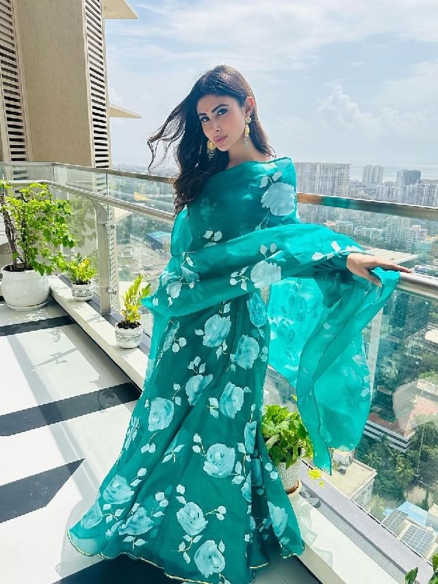 बोल्डनेस क्वीन मौनी रॉयचा सिंपल लूक, चाहते म्हणाले... बोल्डनेस क्वीन मौनी रॉयचा सिंपल लूक, चाहते म्हणाले...