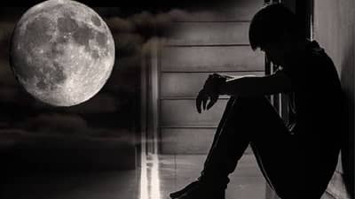 Astrology : पत्रिकेत चंद्र कमजोर असल्यास करावा लागतो या आजारांचा सामना, जोतिषशास्त्रात सांगितले आहेत उपाय