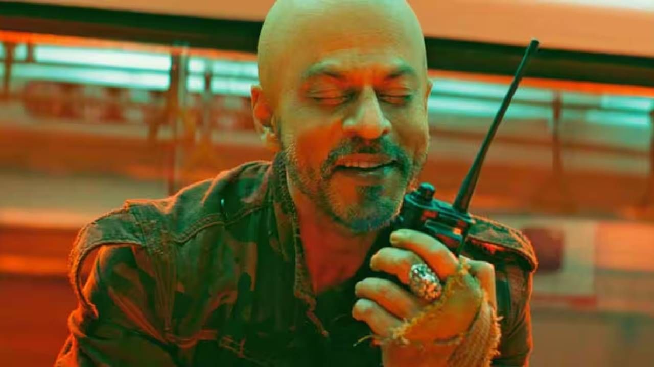 जवान हा चित्रपट रिलीज झाल्यानंतर या चित्रपटांकडे प्रेक्षकांनी पाठ फिरवल्याचे चित्र आहे. जवान हा चित्रपट नक्कीच सुपरहिट ठरताना देखील दिसतोय.