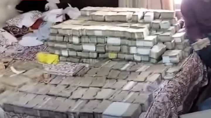 Nagpur Scam | ऑनलाईन गेमच्या नादात गमावले तब्बल ५८ कोटी, बघा नेमकं काय घडलं? Nagpur Scam | ऑनलाईन गेमच्या नादात गमावले तब्बल ५८ कोटी, बघा नेमकं काय घडलं?