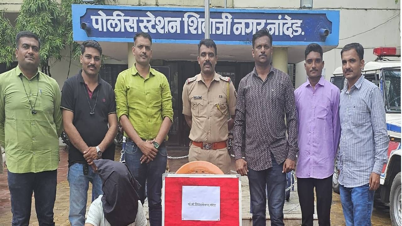 Nanded Crime : साधा पाणीपुरी विकणारा निघाला अट्टल... धंद्याच्या आड काळेधंदे; नांदेडमध्ये काय घडलं? Nanded Crime : साधा पाणीपुरी विकणारा निघाला अट्टल... धंद्याच्या आड काळेधंदे; नांदेडमध्ये काय घडलं?