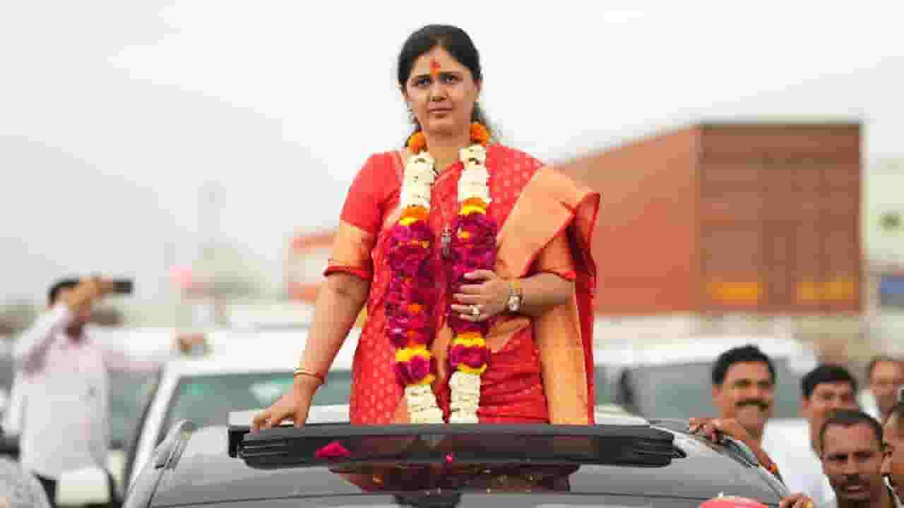 Pankaja Munde यांच्या अडचणीत वाढ, वैद्यनाथ साखर कारखान्याला कुणाची नोटीस? काय आहे प्रकरण?