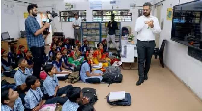 Teachers day Special : दोन विद्यार्थी बनले आयएएस अन् IAS अधिकारी झाले शिक्षक