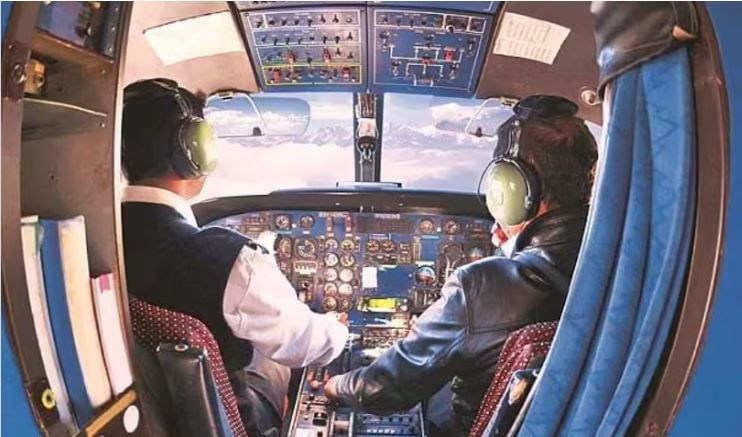 Pune News | आता तंत्रज्ञानामुळे कळणार पायलट थकला, विमानातील त्या घटनेनंतर विमान कंपनीचा निर्णय