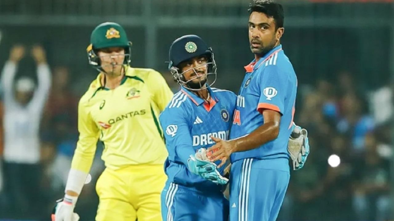 IND vs AUS 2nd ODI | R Ashwin याचा महारेकॉर्ड, कुंबळे-कपिल देव यांना पछाडलं IND vs AUS 2nd ODI | R Ashwin याचा महारेकॉर्ड, कुंबळे-कपिल देव यांना पछाडलं