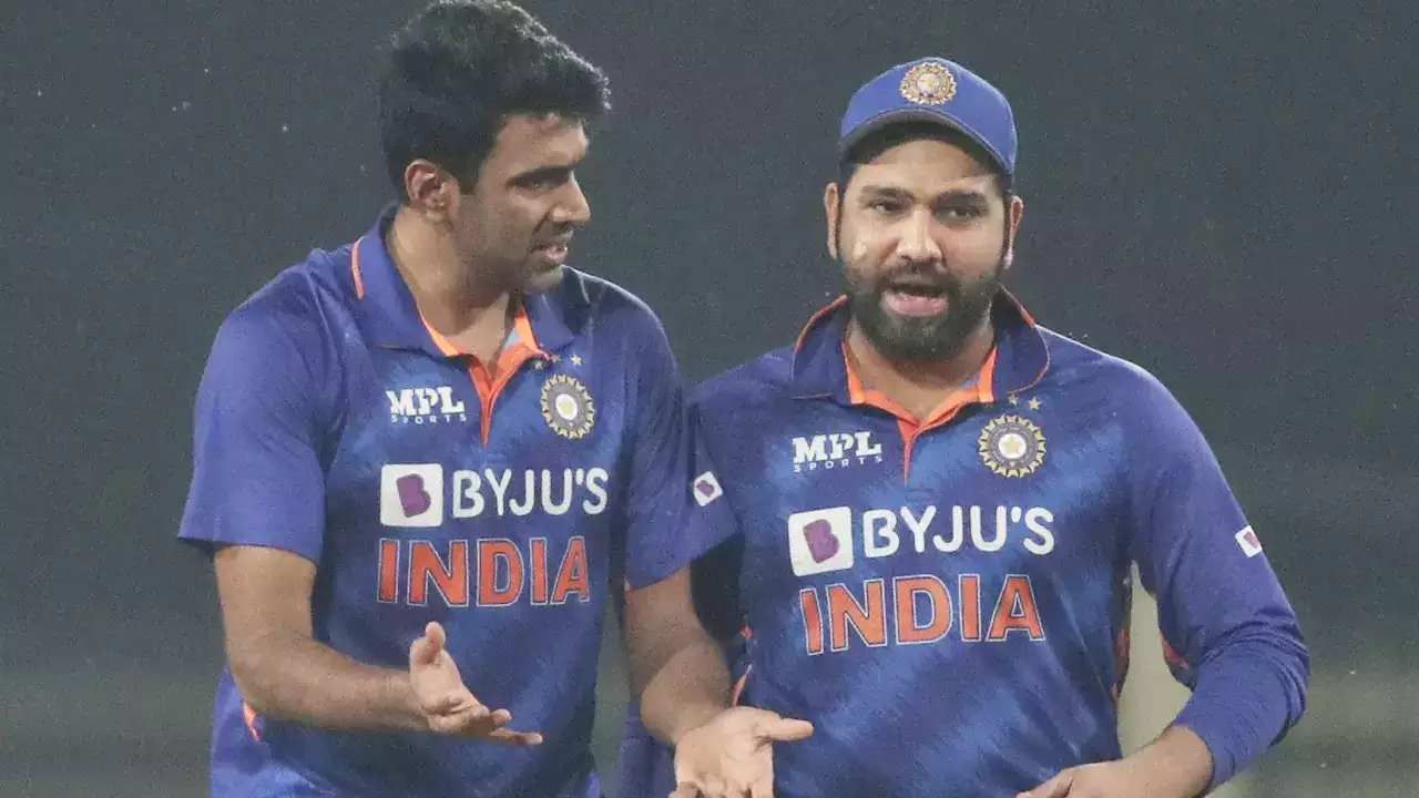 IND vs AUS : ऑस्ट्रेलिया विरुद्धच्या मालिकेत आर अश्विन याची सरप्राइज एन्ट्री, निवड समितीने का घेतला असा निर्णय IND vs AUS : ऑस्ट्रेलिया विरुद्धच्या मालिकेत आर अश्विन याची सरप्राइज एन्ट्री, निवड समितीने का घेतला असा निर्णय
