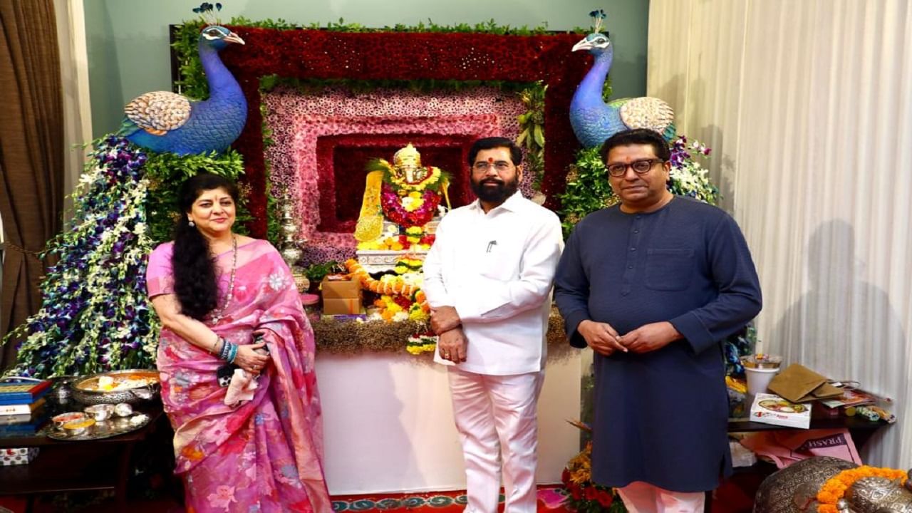 Ganesh Chaturthi 2023 | मुख्यमंत्री 'शिवतीर्थ'वर, राज ठाकरे यांच्या बाप्पाचं घेतलं दर्शन; भेटीत काय झाली चर्चा?