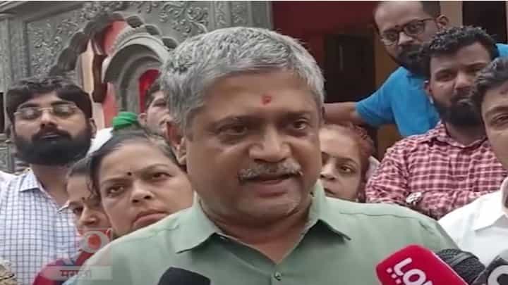 KDMC | 8 दिवसात खड्ड्यांची डागडुजी केली नाही तर अधिकाऱ्यांना खड्ड्यात टाकू, कुणी भरला दम? KDMC | 8 दिवसात खड्ड्यांची डागडुजी केली नाही तर अधिकाऱ्यांना खड्ड्यात टाकू, कुणी भरला दम?