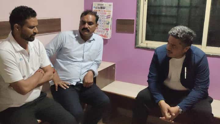 Rohit Pawar on lathi charge : ज्यांनी लाठीचार्जचे आदेश दिले त्यांनी पदावरून रिक्त व्हावे, आमदार रोहित पवार यांनी सांगितला तो प्रसंग Rohit Pawar on lathi charge : ज्यांनी लाठीचार्जचे आदेश दिले त्यांनी पदावरून रिक्त व्हावे, आमदार रोहित पवार यांनी सांगितला तो प्रसंग
