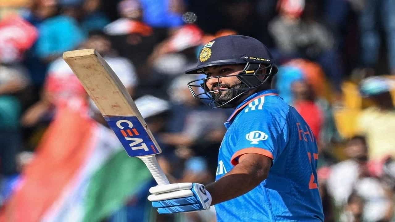 टीम इंडियाचा कॅप्टन रोहित शर्मा याने पाकिस्तान विरुद्ध तडाखेदार अर्धशतक ठोकलं. रोहितने यासह मोठा कीर्तीमान केला आहे.