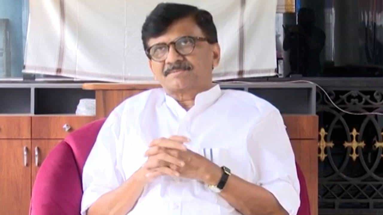 'संजय राऊत यांच्या तोंडाला XXX झालाय की काय?', शिवसेना नेत्यानं केला हल्लाबोल