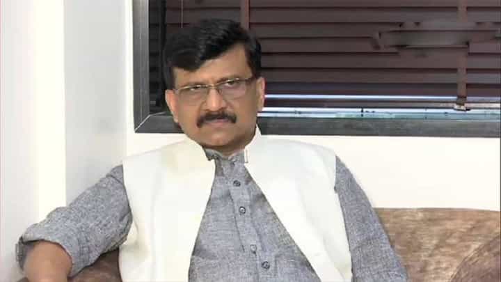 'सैन्य कशाला हवं, ... तरी राऊत पळून जातील', कुणी उडवली संजय राऊत यांची खिल्ली? 'सैन्य कशाला हवं, ... तरी राऊत पळून जातील', कुणी उडवली संजय राऊत यांची खिल्ली?