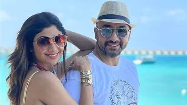 बाॅलिवूड अभिनेत्री शिल्पा शेट्टी ही कायमच चर्चेत असते. शिल्पा शेट्टी ही आपल्या चाहत्यांसाठी खास फोटो आणि व्हिडीओ सोशल मीडियावर शेअर करते. आपल्या फिटनेसकडे शिल्पा अधिक लक्ष देते.