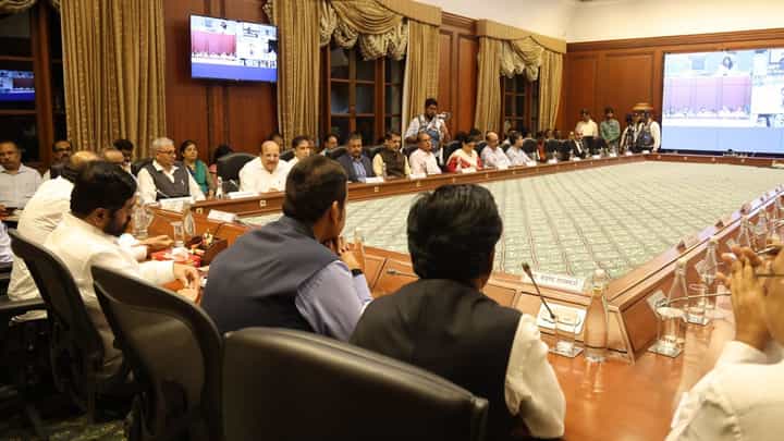 राज्य सरकार अन् जरांगे यांच्या शिष्टमंडळाची सह्याद्रीवर अडीच तास बैठक, काय झाली चर्चा? राज्य सरकार अन् जरांगे यांच्या शिष्टमंडळाची सह्याद्रीवर अडीच तास बैठक, काय झाली चर्चा?