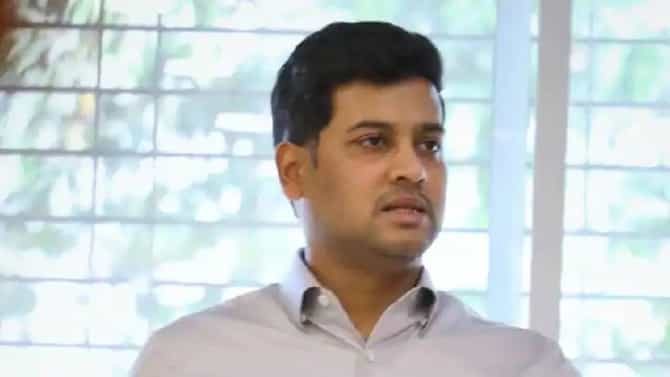 Shivsena : ज्यांनी शिवसेना सोडली त्यांच्यासाठी धक्कादायक बातमी; काय होणार आमदार, खासदारांचं?