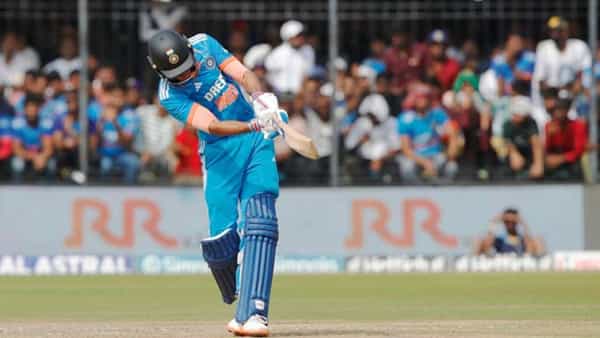 केएल राहुल याच्या नेतृत्वात टीम इंडियाने 50 षटकात 5 गडी गमवून 399 धावा केल्या. वनडे क्रिकेट इतिहासात ऑस्ट्रेलिया विरुद्ध भारताचा सर्वात मोठा स्कोअर आहे.
