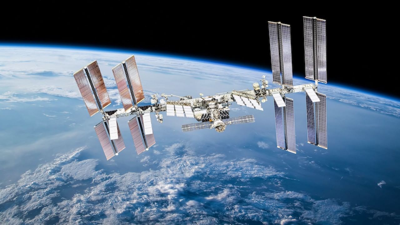 ISRO : अंतराळात सुपरपॉवर बनणार भारत, साल 2030 पर्यंत अंतराळ स्थानक तयार करणार ISRO : अंतराळात सुपरपॉवर बनणार भारत, साल 2030 पर्यंत अंतराळ स्थानक तयार करणार