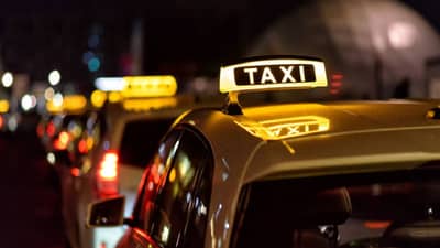 महिलेला शिवीगाळ करत भारताविषयी वापरले अपशब्द, चिनी कॅबचालकाच्या मुजोरपणाचा व्हिडीओ व्हायरल