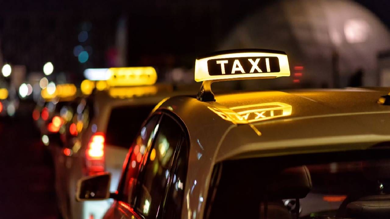 महिलेला शिवीगाळ करत भारताविषयी वापरले अपशब्द, चिनी कॅबचालकाच्या मुजोरपणाचा व्हिडीओ व्हायरल महिलेला शिवीगाळ करत भारताविषयी वापरले अपशब्द, चिनी कॅबचालकाच्या मुजोरपणाचा व्हिडीओ व्हायरल