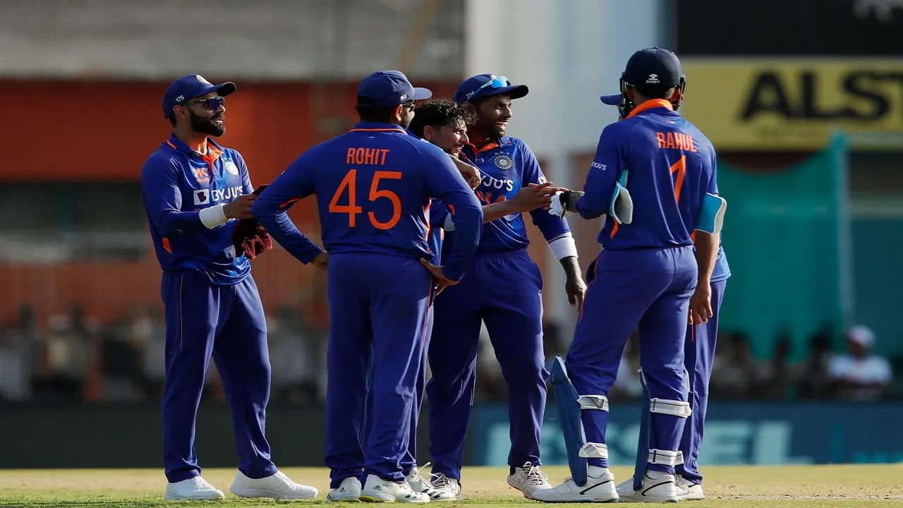 IND vs AUS 1st Odi | टीम इंडियाचे 5 खेळाडू ऑस्ट्रेलियाचा वाजवणार बाजा, कोण आहेत ते? IND vs AUS 1st Odi | टीम इंडियाचे 5 खेळाडू ऑस्ट्रेलियाचा वाजवणार बाजा, कोण आहेत ते?