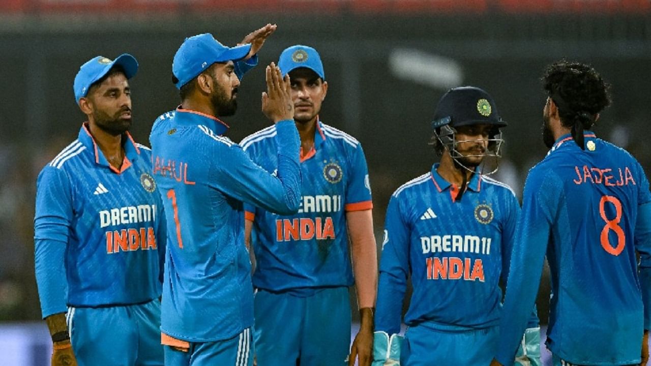 IND vs AUS | टीम इंडियाचा इंदूरमध्ये वर्ल्ड रेकॉर्ड, वनडे क्रिकेटमध्ये 3 हजार सिक्स ठोकण्याचा कीर्तीमान