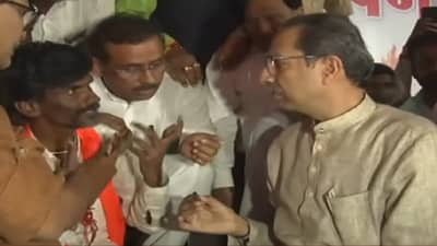 ‘एक फूल आणि दोन हाफ सरकारचं काम शून्य’, अंतरवाली सराटी गावातून उद्धव ठाकरे यांचा सरकारवर हल्लाबोल