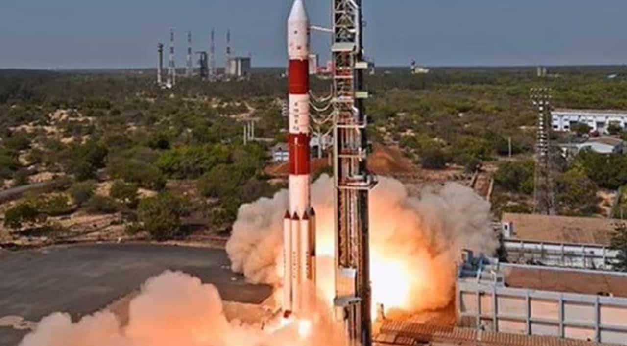 ISRO Aditya L1 mission | आदित्य एल - १ अंतराळात असं झेपावलं, पोहचायला किती दिवस लागणार?