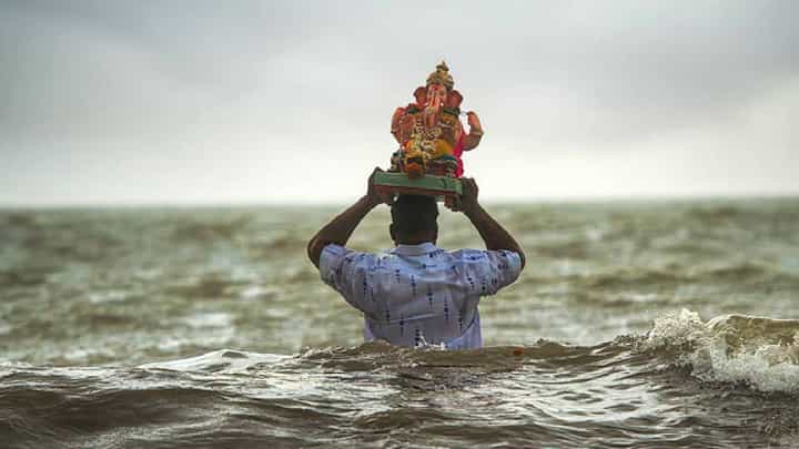 Ganesh Chaturthi 2023 | दीड दिवसांच्या बाप्पाला आज निरोप, विसर्जनासाठी कशी आहे पालिकेची व्यवस्था? Ganesh Chaturthi 2023 | दीड दिवसांच्या बाप्पाला आज निरोप, विसर्जनासाठी कशी आहे पालिकेची व्यवस्था?