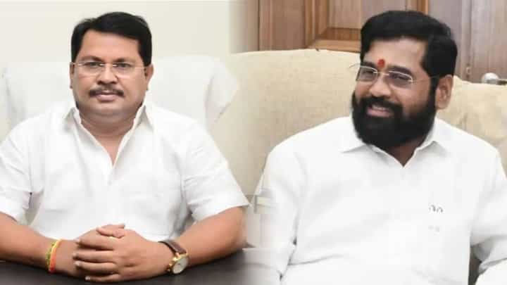 OBC आंदोलन मागे घेण्यासाठी मनधरणी, विजय वडेट्टीवार अन् मुख्यमंत्र्यांमध्ये फोनवर काय झाली चर्चा? OBC आंदोलन मागे घेण्यासाठी मनधरणी, विजय वडेट्टीवार अन् मुख्यमंत्र्यांमध्ये फोनवर काय झाली चर्चा?