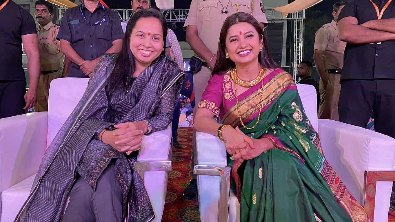 राज्याच्या महिला व बाल कल्याण मंत्री आदिती तटकरे आणि प्राजक्ता माळी यांच्यात भेट झाली आहे. या भेटीचे फोटो प्राजक्ताने सोशल मीडियावर शेअर केलेत.