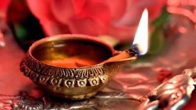 Navratri 2023 : नवरात्रीत का प्रज्वलित केली जाते अखंड ज्योत? हे नियम पाळणे आहे आवश्यक