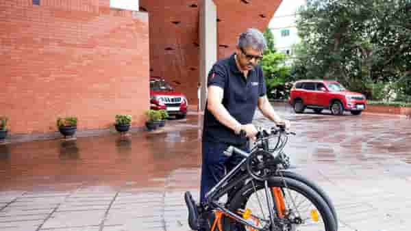 Anand Mahindra | जगातील पहिली फोल्डेबल ई-बाईक! आनंद महिंद्रा यांचे काय आहे कनेक्शन