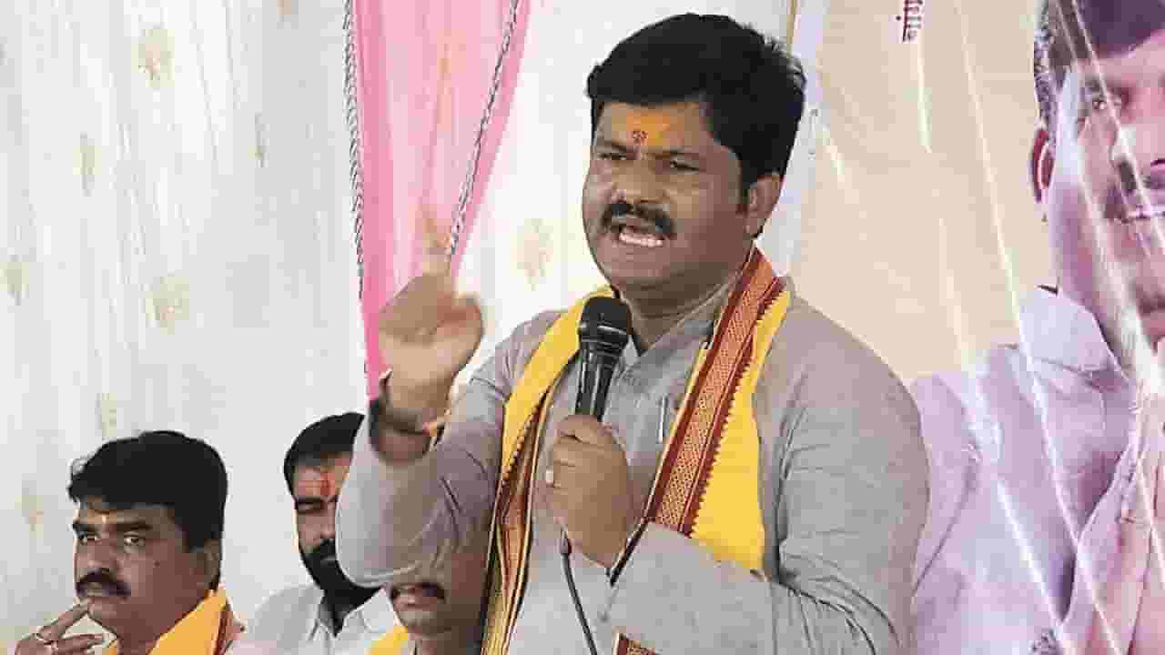 Gopichand Padalkar : STD च्या गुलामगिरीतून मुक्त व्हा, STD चा अर्थ सांगत गोपीचंद पडळकर यांनी कुणाला फटकारलं?