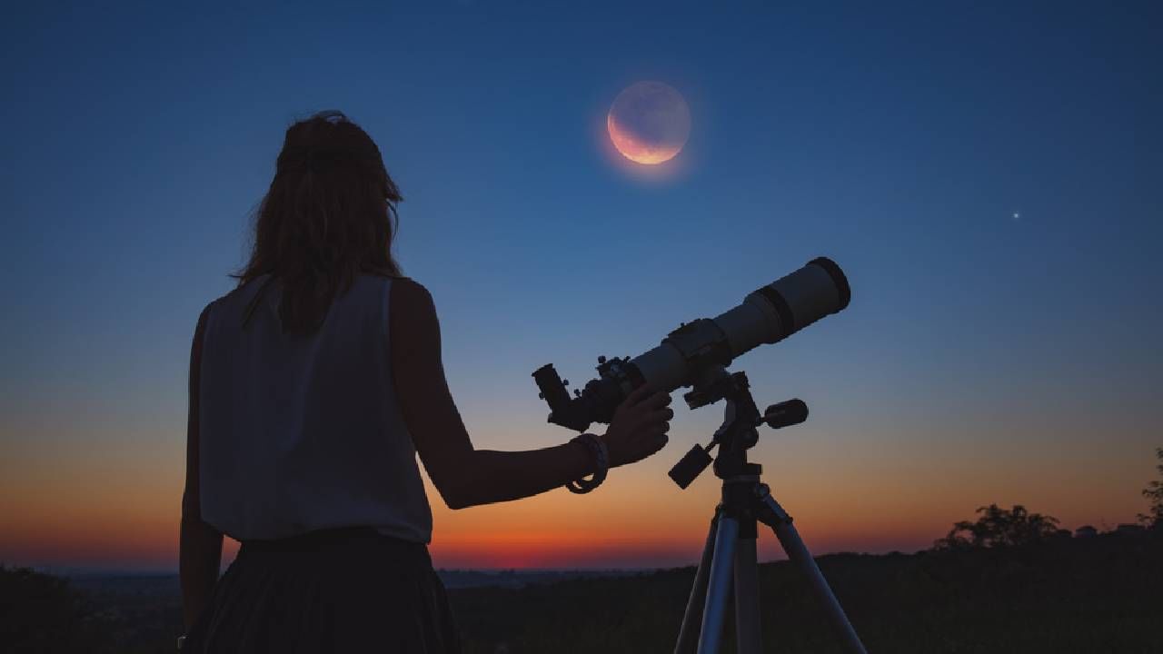 Lunar Eclipse 2023 : घरबसल्या चंद्रग्रहण लाईव्ह पाहायचे आहे? मग फक्त एवढं करा