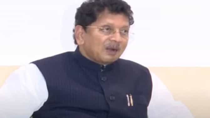 deepak kesarkar | दीपक केसरकर-नारायण राणे यांच्यातील राजकीय संबंध कसे आहेत? केसरकरांच उत्तर
